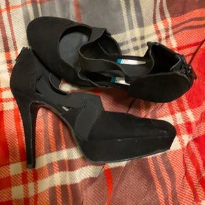Heels, size 10-10.5 brand is Nine West, black